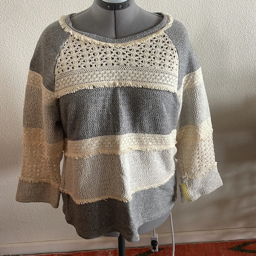 XL Lucky Lotus Lucky Brand Bluish Gray cream Sweater - Picture 2 of 6
